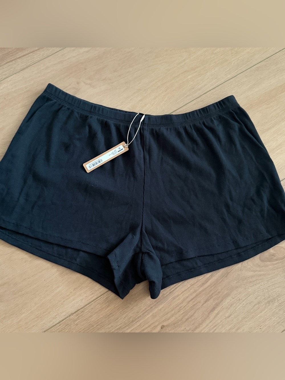 New skims shorts L